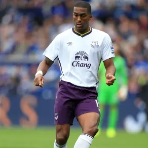 Everton's Unyielding Defender: Sylvain Distin at King Power Stadium - Barclays Premier League Everton's Unyielding Defender: Sylvain Distin at King Power Stadium - Barclays Premier League