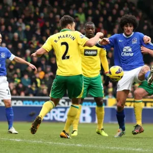 Fellaini vs. Martin: A Fight for Supremacy in the Midfield - Norwich City vs. Everton, Barclays Premier League (Carrow Road, 23-02-2013)