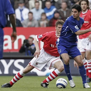 Football - Charlton Athletic v Everton FA Barclays Premiership - The Valley - 05 / 06 - 8 / 4 / 06 Evertons Mikel Arteta in action Mandatory Credit: Action Images /