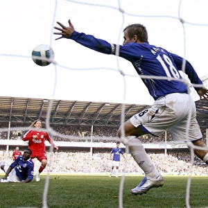 Football - Everton v Liverpool Barclays Premier League - Goodison Park - 20 / 10 / 07 Evertons Phil Neville hand balls on the goal line to concede a penalty Mandatory Credit: Action Images / Carl