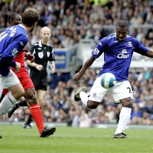 Football - Everton v Middlesbrough Barclays Premier League - Goodison Park - 30 / 9 / 07 Evertons Yakubu has a shot on goal Mandatory Credit: Action Images / Keith Football - Everton v Middlesbrough Barclays Premier League - Goodison Park - 30 / 9 / 07 Evertons Yakubu has a shot on goal Mandatory Credit: Action Images / Keith
