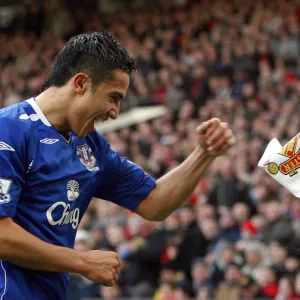 Football - Manchester United v Everton Barclays Premier League - Old Trafford - 23 / 12 / 07 Evertons Tim Cahill celebrates scoring his sides first goal of the match Mandatory Credit: Action Images / Carl Recine Livepic