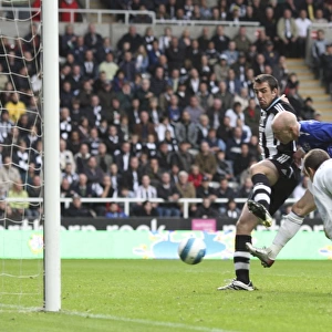 Football - Newcastle United v Everton - Barclays Premier League - St James Park - 07 / 08 - 7 / 10 / 07 Andrew Johnson scores the first goal for Everton under pressure from Newcastle Uniteds Shay Given (R) and Jose Enrique (L) Mandatory Credit: Action Images /