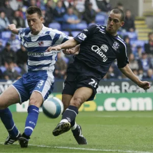 Football - Reading v Everton - FA Barclays Premier League - The Madejski Stadium - 07 / 08 - 18 / 8 / 07 Leon Osman - Everton in action against Nicky Shorey - Reading Mandatory Credit: Action Images /