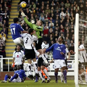 Fulham v Everton 4 / 11 / 06 Fulhams Antti Niemi clears the ball under pressure Fulham v Everton 4 / 11 / 06 Fulhams Antti Niemi clears the ball under pressure
