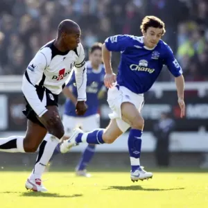 Fulham v Everton - 4 / 11 / 06 Luis Boa Morte of Fulham in action with Everons Simon Davies Fulham v Everton - 4 / 11 / 06 Luis Boa Morte of Fulham in action with Everons Simon Davies