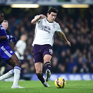 Gareth Barry in Action: Everton vs. Chelsea, Barclays Premier League, Stamford Bridge
