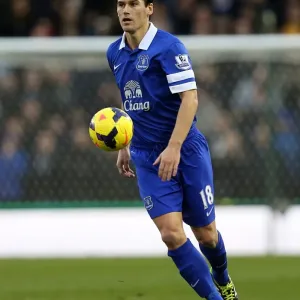 Gareth Barry: A Battling Performance in Everton's 1-1 Draw Against Stoke City (Barclays Premier League, 01-01-2014)