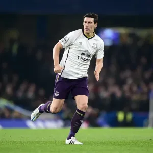 Gareth Barry vs. Chelsea: Everton's Battle at Stamford Bridge - Barclays Premier League