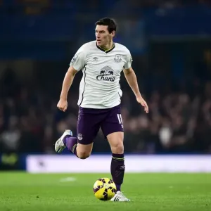Gareth Barry vs. Chelsea: Everton's Fierce Battle at Stamford Bridge - Barclays Premier League