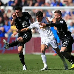 Gareth Barry vs Jack Cork: A Battle of Midfield Masters in Everton vs Swansea City Gareth Barry vs Jack Cork: A Battle of Midfield Masters in Everton vs Swansea City