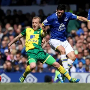 Gareth Barry vs. Steven Naismith: Intense Tackle at Goodison Park - Everton vs. Norwich City, Barclays Premier League Gareth Barry vs. Steven Naismith: Intense Tackle at Goodison Park - Everton vs. Norwich City, Barclays Premier League