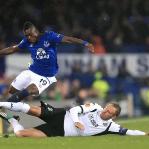 Granqvist vs Atsu: Intense Slide Tackle in Everton vs FK Krasnodar (UEFA Europa League - Group H) Granqvist vs Atsu: Intense Slide Tackle in Everton vs FK Krasnodar (UEFA Europa League - Group H)