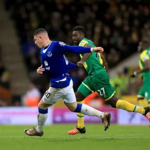 Intense Battle for Ball Possession: Ross Barkley vs. Alexander Tettey, Norwich City vs. Everton, Premier League Intense Battle for Ball Possession: Ross Barkley vs. Alexander Tettey, Norwich City vs. Everton, Premier League