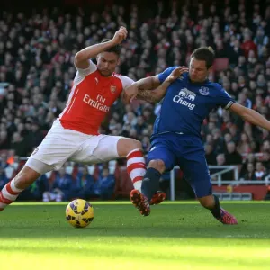 Intense Battle: Giroud vs Jagielka - Arsenal vs Everton, Premier League