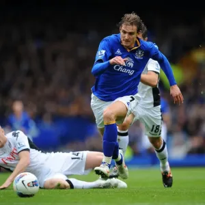 Intense Battle: Jelavic vs. Senderos - Everton vs. Fulham (28 April 2012) Intense Battle: Jelavic vs. Senderos - Everton vs. Fulham (28 April 2012)