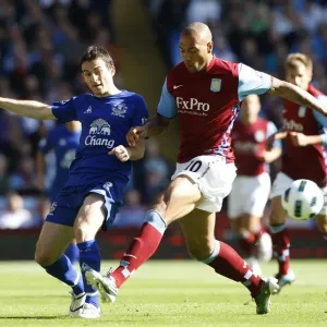 Intense Battle: Leighton Baines vs. John Carew - Everton vs. Aston Villa, Premier League (2010) Intense Battle: Leighton Baines vs. John Carew - Everton vs. Aston Villa, Premier League (2010)