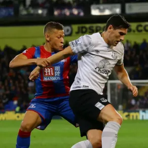 Intense Battle: Puncheon vs. Barry - Crystal Palace vs. Everton, Premier League Intense Battle: Puncheon vs. Barry - Crystal Palace vs. Everton, Premier League