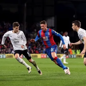 Intense Battle: Wickham vs. Stones & Coleman - Crystal Palace vs. Everton Intense Battle: Wickham vs. Stones & Coleman - Crystal Palace vs. Everton