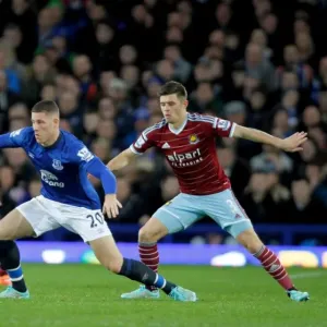 Intense Rivalry: Barkley vs. Cresswell Battle at Goodison Park - Everton vs. West Ham United, Premier League