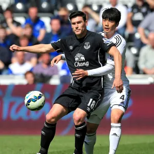 Intense Rivalry: Gareth Barry vs. Ki Sung-Yueng Battle at Swansea City vs. Everton (Premier League)