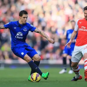 Intense Rivalry on the Pitch: Giroud vs Besic - Arsenal vs Everton, Premier League Showdown