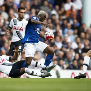 Intense Tackle: Danny Rose vs. Arouna Kone (Premier League: Tottenham Hotspur vs. Everton)