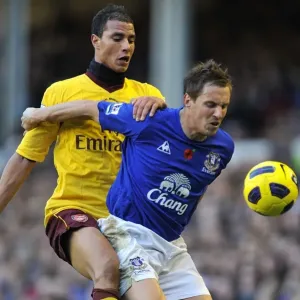 Jagielka vs Chamakh: A Battle at Goodison Park - Everton vs Arsenal, Barclays Premier League (14 November 2010) Jagielka vs Chamakh: A Battle at Goodison Park - Everton vs Arsenal, Barclays Premier League (14 November 2010)