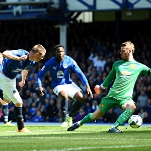 James McCarthy Scores the Opener: Everton's Thrilling Goal vs Manchester United, Barclays Premier League - Goodison Park