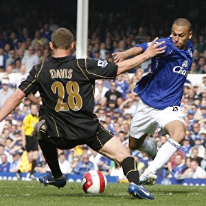 James Vaughan vs Sean Davis: Intense Moment at Goodison Park - Everton vs Portsmouth, FA Barclays Premiership (5th May 2007)