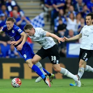 Jamie Vardy Reacts to Penalty Call Against Everton's Matthew Pennington in Leicester City vs Everton, Barclays Premier League