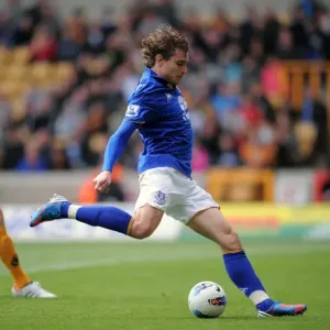 Jelavic Unleashes Powerful Shot: Everton's Threat at Molineux Against Wolves Jelavic Unleashes Powerful Shot: Everton's Threat at Molineux Against Wolves