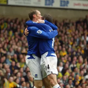 Kevin Kilbane congratulates Duncan Ferguson Kevin Kilbane congratulates Duncan Ferguson