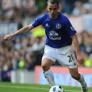 Leon Osman in Action: Everton vs. Blackburn Rovers, Goodison Park - Premier League Clash (April 16, 2011) Leon Osman in Action: Everton vs. Blackburn Rovers, Goodison Park - Premier League Clash (April 16, 2011)
