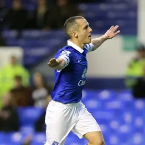 Leon Osman's Stunner: Everton's Opening Goal vs. Fulham (4-1, BPL, Goodison Park, 14-12-2013) Leon Osman's Stunner: Everton's Opening Goal vs. Fulham (4-1, BPL, Goodison Park, 14-12-2013)