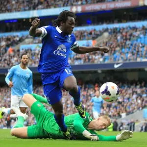 Lukaku's Threatening Shot Saved by Hart: Manchester City Holds Off Everton (5-10-2013) Lukaku's Threatening Shot Saved by Hart: Manchester City Holds Off Everton (5-10-2013)