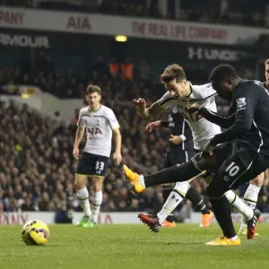 Lukaku's Thunderous Shot: Everton vs. Tottenham, Premier League Rivalry