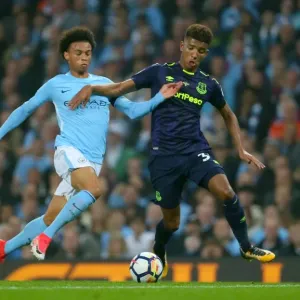 Manchester City vs. Everton: Intense Battle for the Ball between Leroy Sane and Mason Holgate (Premier League, 2017-18, Etihad Stadium) Manchester City vs. Everton: Intense Battle for the Ball between Leroy Sane and Mason Holgate (Premier League, 2017-18, Etihad Stadium)