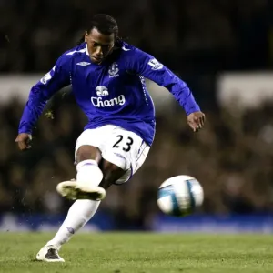 Manuel Fernandes Taking Free Kick for Everton Against Chelsea (17/04/08) Manuel Fernandes Taking Free Kick for Everton Against Chelsea (17/04/08)