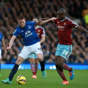 McCarthy vs. Cole: Intense Battle for Ball in Everton vs. West Ham Premier League Clash