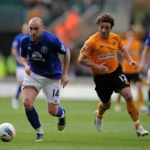 McFadden vs. Hunt: A Premier League Battle at Molineux McFadden vs. Hunt: A Premier League Battle at Molineux