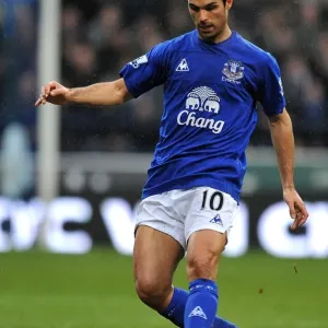Mikel Arteta: Everton's Midfield Maestro in Action vs. Bolton Wanderers (BPL, 13 February 2011) Mikel Arteta: Everton's Midfield Maestro in Action vs. Bolton Wanderers (BPL, 13 February 2011)