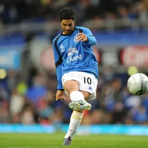 Mikel Arteta's Intense Focus: Everton's Pre-Match Training Before Carling Cup Showdown against Huddersfield Town at Goodison Park Mikel Arteta's Intense Focus: Everton's Pre-Match Training Before Carling Cup Showdown against Huddersfield Town at Goodison Park