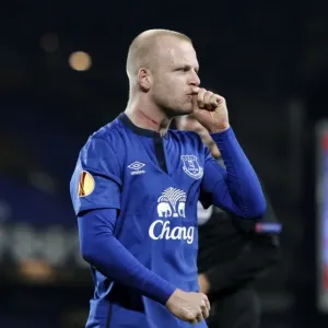 Naismith Scores Third as Everton Secure Europa League Victory over Lille