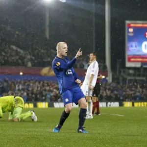 Naismith's Europa League Strike: Everton's First Goal Against Dynamo Kiev Naismith's Europa League Strike: Everton's First Goal Against Dynamo Kiev