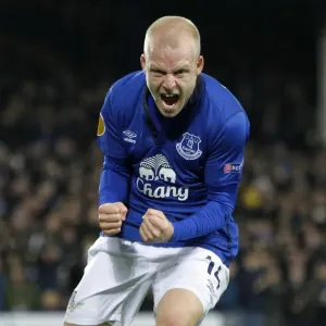 Naismith's Hat-Trick Seals Europa League Victory for Everton over Lille