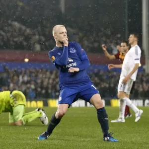 Naismith's Stunner: Everton's Thrilling First Goal vs. Dynamo Kiev (UEFA Europa League) Naismith's Stunner: Everton's Thrilling First Goal vs. Dynamo Kiev (UEFA Europa League)