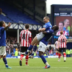 Osman and Gueye's Triumphant Moment: Everton's Third Goal vs. Sunderland (09.04.2012) Osman and Gueye's Triumphant Moment: Everton's Third Goal vs. Sunderland (09.04.2012)