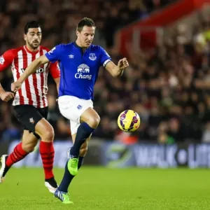 Pelle vs Jagielka: A Battle of Strength and Determination in Everton vs Southampton's Premier League Clash Pelle vs Jagielka: A Battle of Strength and Determination in Everton vs Southampton's Premier League Clash