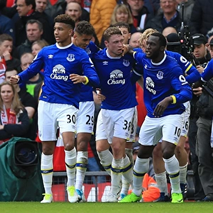 Pennington's Stunner: Everton Celebrates First Goal at Anfield Against Liverpool (Premier League)